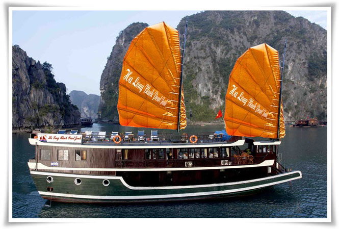 Halong Black Pearl junk cruise